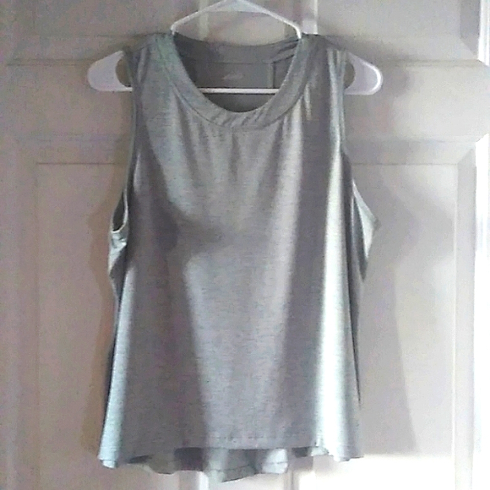 🖐🏽Gray sports flared tank